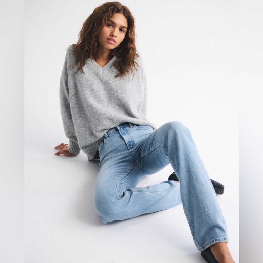 A&F Ultra High Rise 90’s Straight Jean
